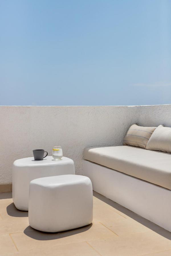Voca Hotel & Suites Kamari  Exterior photo